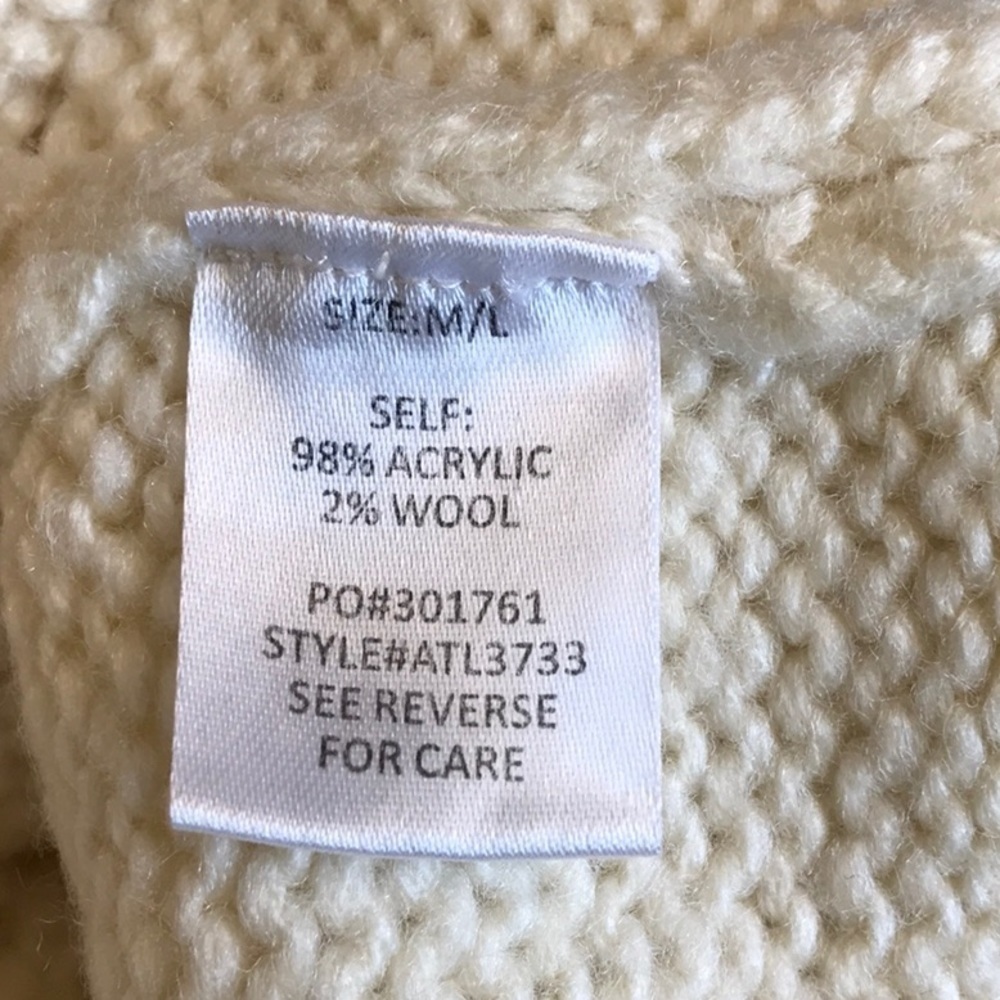 PROMESA Sweater - Picture 5 of 6